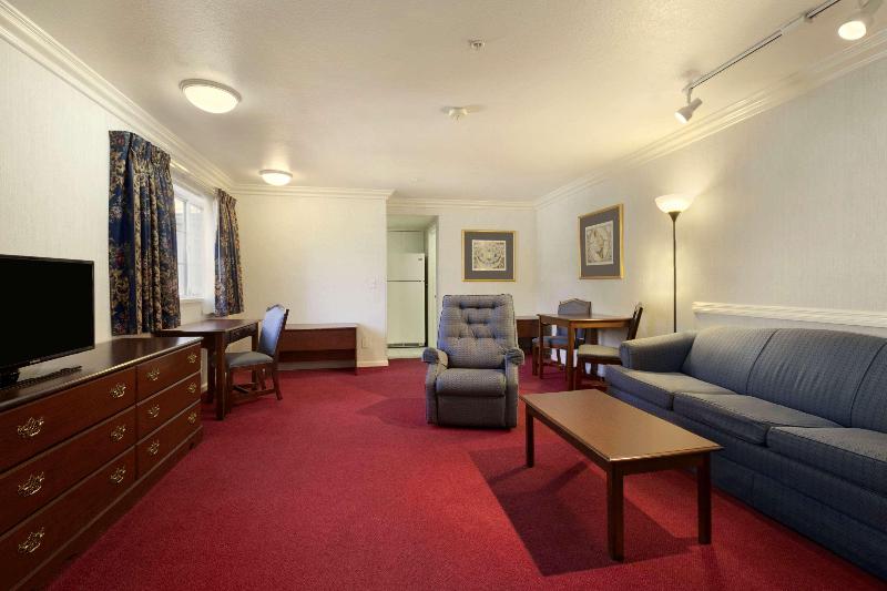 اتاق لوکس, Travelodge By Wyndham Redding Ca