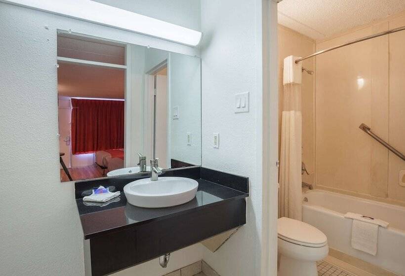 اتاق استاندارد با 2 تخت دوبل, Motel 6tifton, Ga