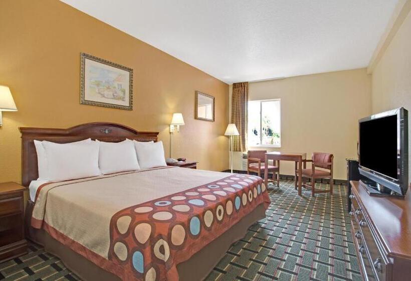 استودیوی استاندارد, Super 8 By Wyndham Daytona Beach