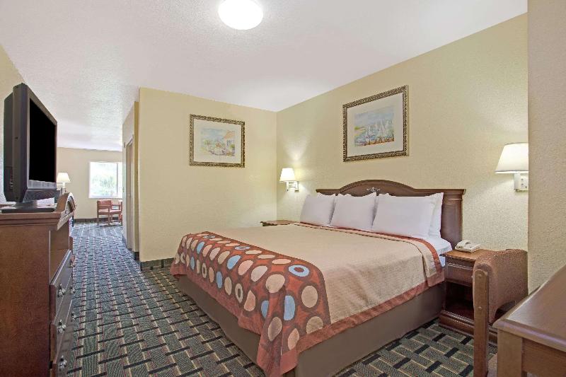 Suite King Bed, Super 8 By Wyndham Daytona Beach