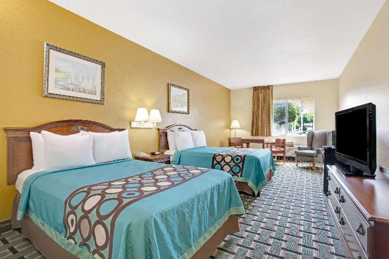 Standard Room, Super 8 By Wyndham Daytona Beach