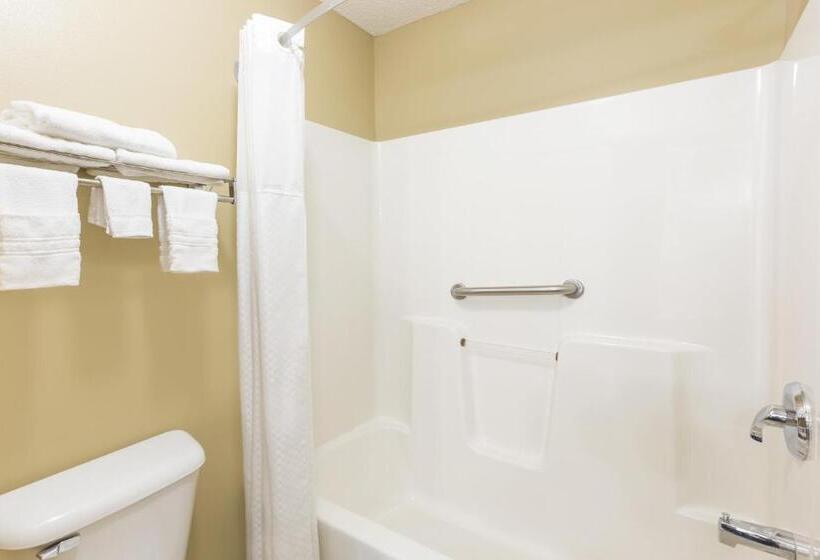 Deluxe Suite King Bed, Super 8 By Wyndham Sioux Falls