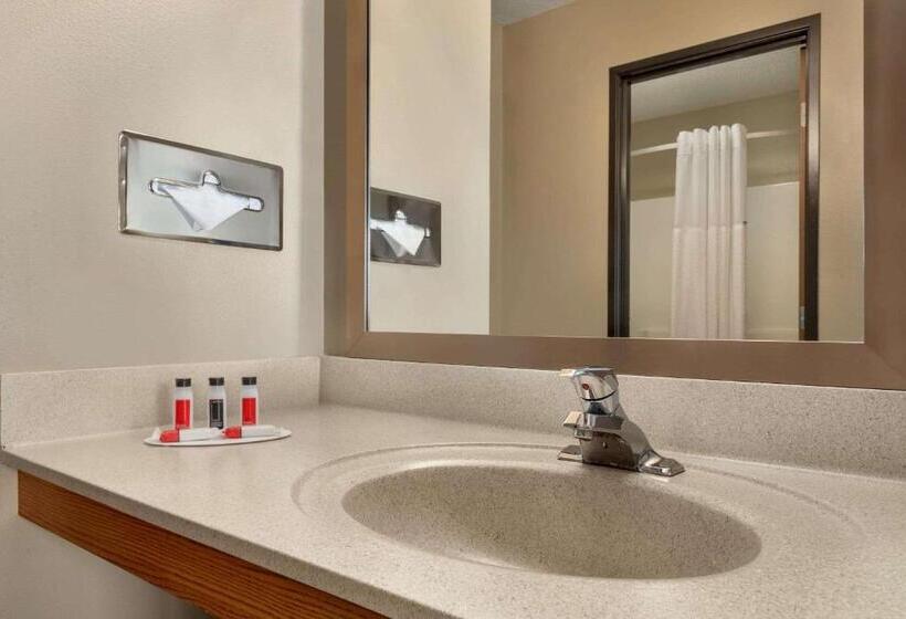 Deluxe Suite King Bed, Super 8 By Wyndham Sioux Falls