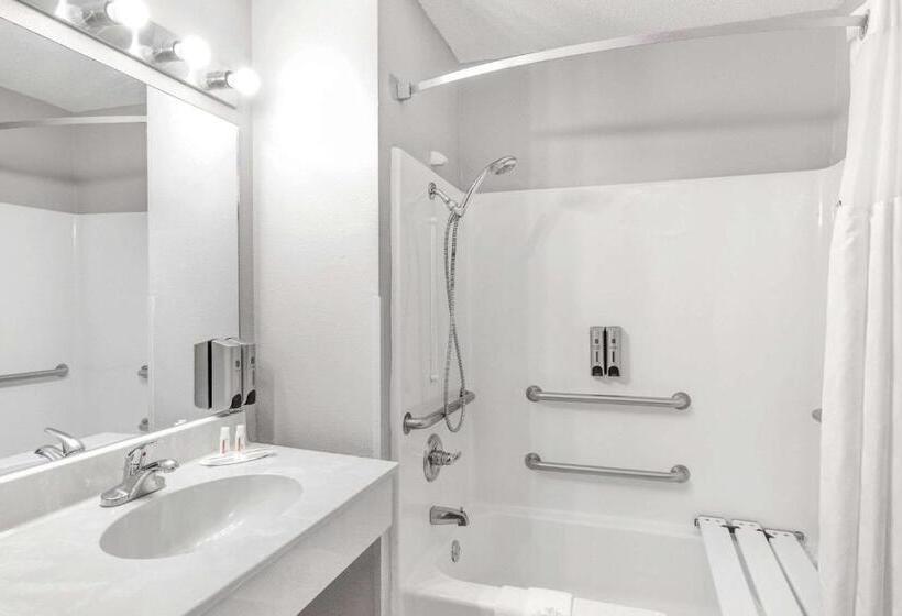 اتاق استاندارد با تخت بزرگ برای معلولان, Super 8 By Wyndham Victoria/north/mall Area