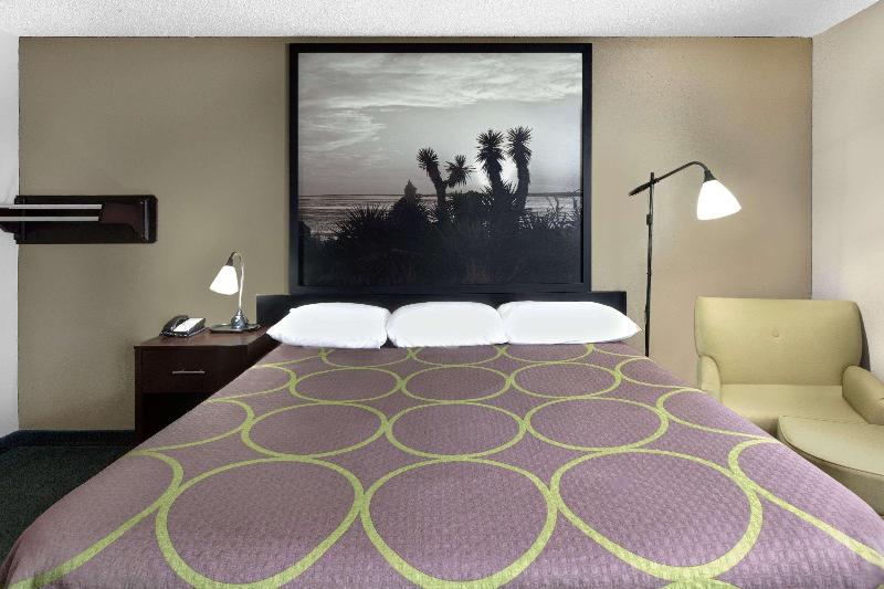 اتاق استاندارد با تخت بزرگ, Super 8 By Wyndham Victoria/north/mall Area