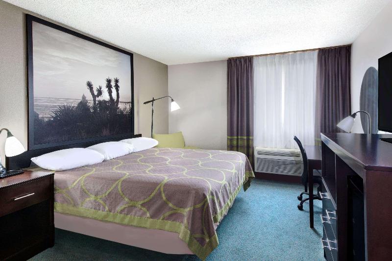 اتاق استاندارد با تخت بزرگ, Super 8 By Wyndham Victoria/north/mall Area