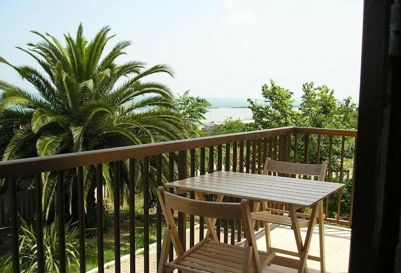 آپارتمان 1 خوابه با تراس, B&b Villa Eugenia