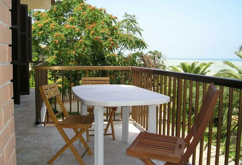 آپارتمان 1 خوابه با تراس, B&b Villa Eugenia