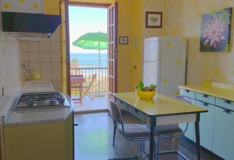 آپارتمان 1 خوابه با تراس, B&b Villa Eugenia
