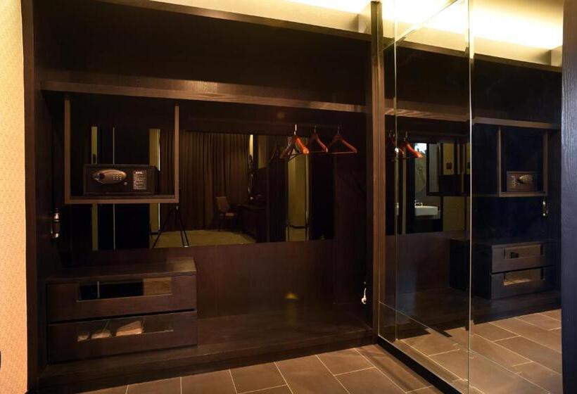 سوییت لوکس, Vangohh Eminent Hotel & Spa