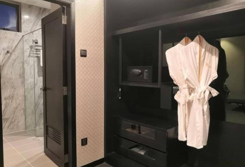 سوییت خانوادگی, Vangohh Eminent Hotel & Spa