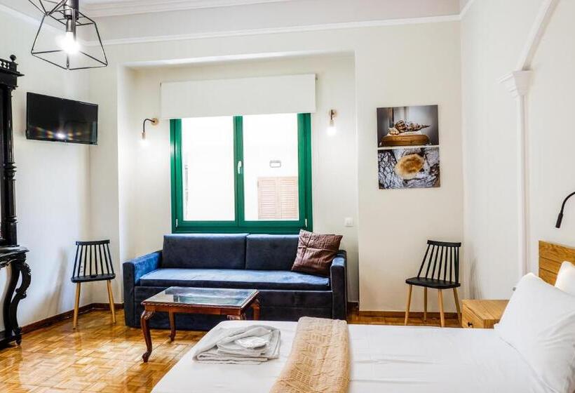 سوئیت با بالکن, Ink Hotels Phos