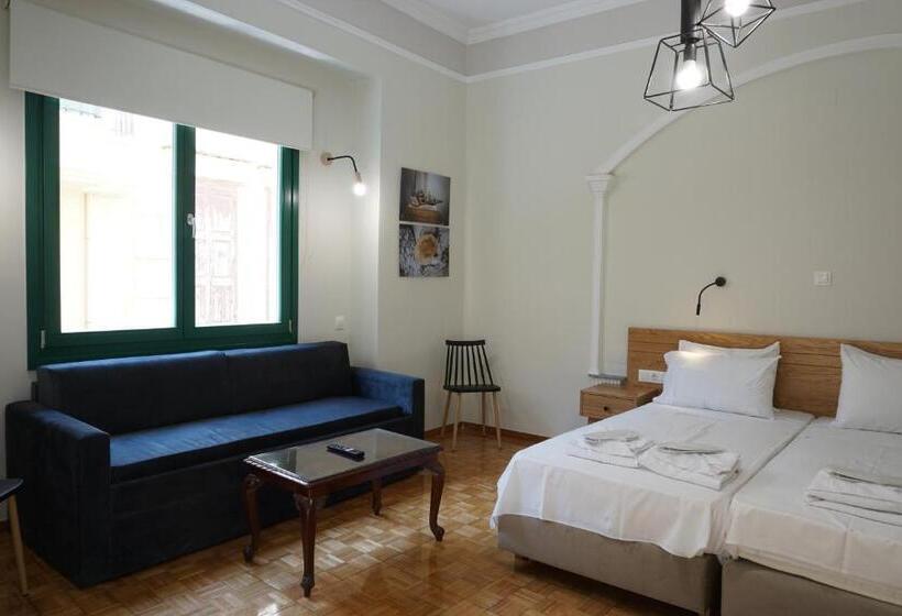 سوئیت با بالکن, Ink Hotels Phos
