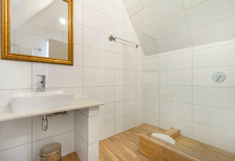اتاق استاندارد, Urban Oasis Apart