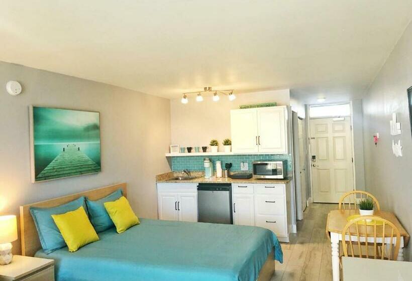 استودیوی سوپریور, Pirates Cove Resort Studios!