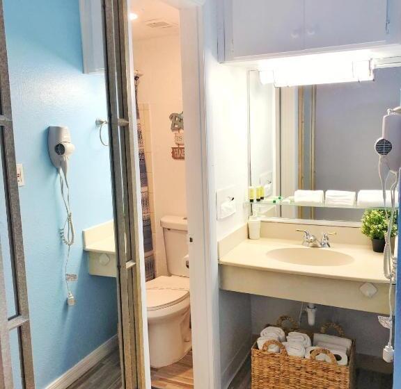 استودیوی استاندارد با چشم‌انداز دریا, Pirates Cove Resort Studios!