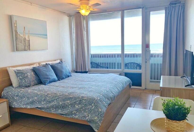 استودیوی استاندارد با چشم‌انداز دریا, Pirates Cove Resort Studios!
