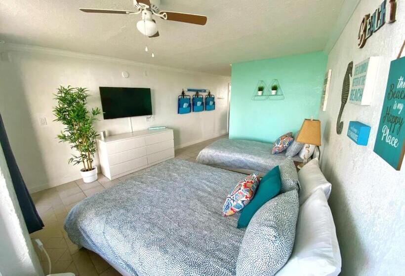 اتاق سه نفره سوپریور با چشم‌انداز دریا, Pirates Cove Resort Studios!