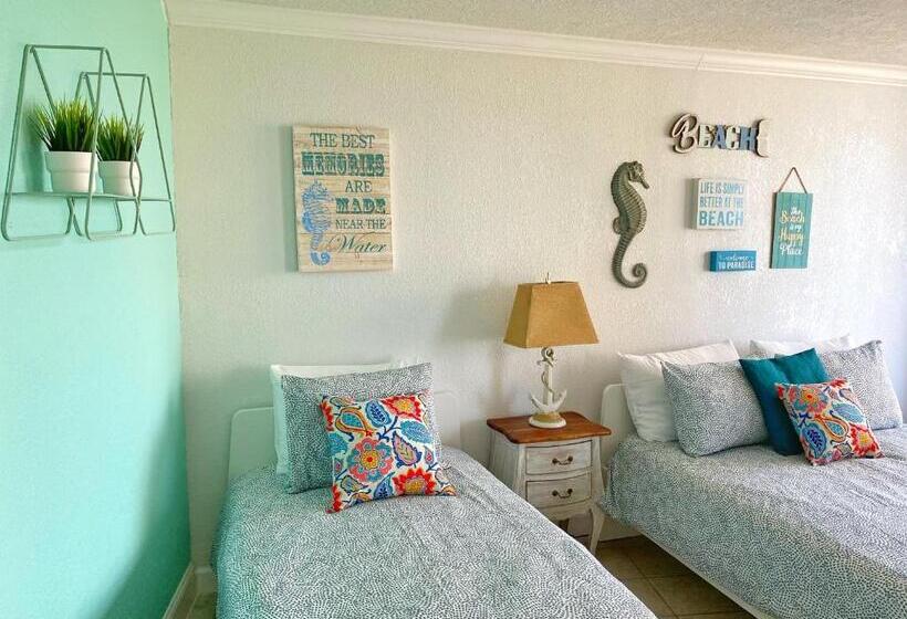 اتاق سه نفره سوپریور با چشم‌انداز دریا, Pirates Cove Resort Studios!