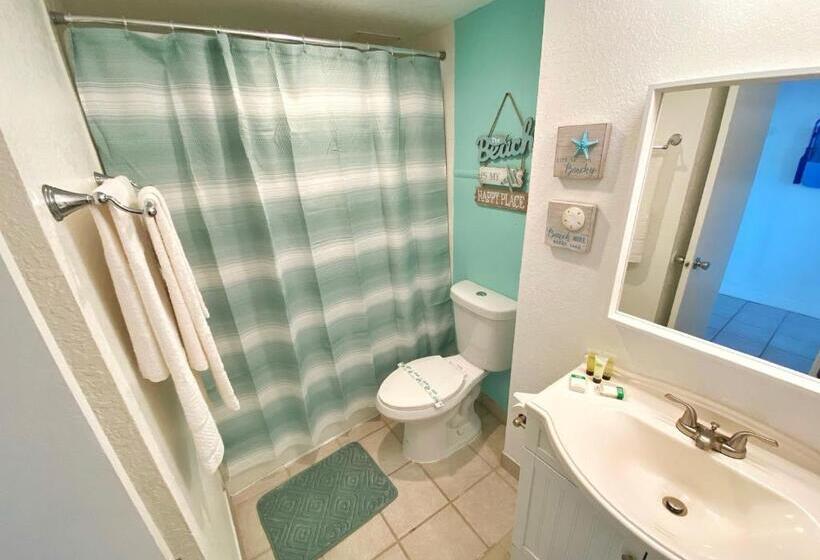 اتاق سه نفره سوپریور با چشم‌انداز دریا, Pirates Cove Resort Studios!