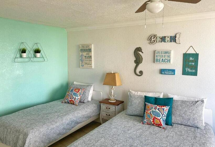 اتاق سه نفره سوپریور با چشم‌انداز دریا, Pirates Cove Resort Studios!