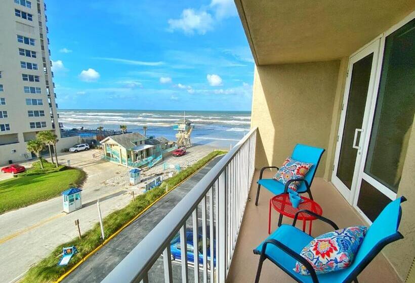 اتاق سه نفره سوپریور با چشم‌انداز دریا, Pirates Cove Resort Studios!