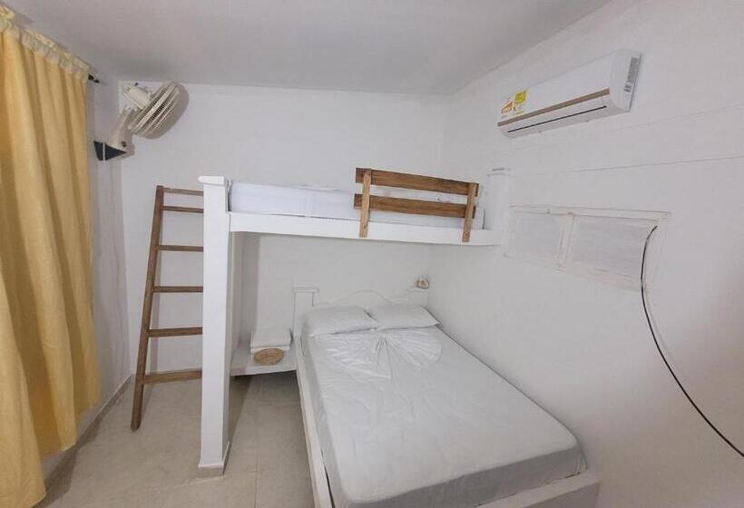 بانگلوی استاندارد, Hostel Rincon Del Mar Ebenezer