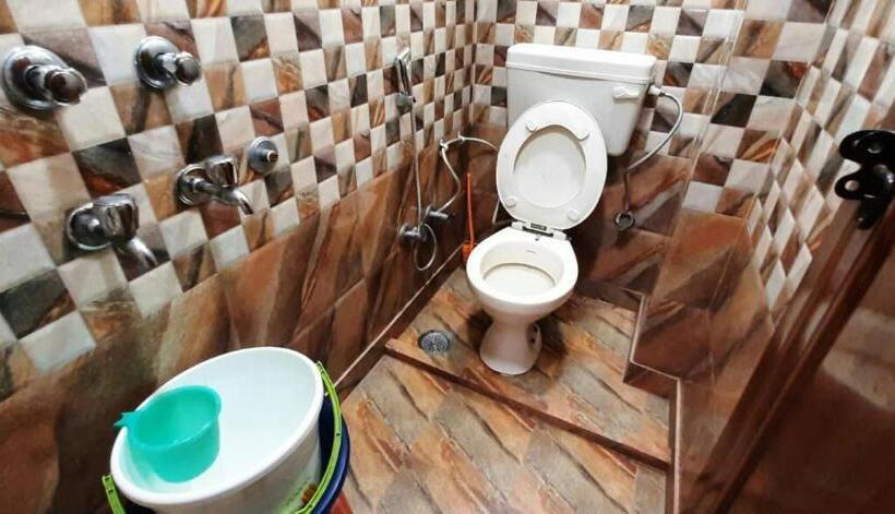 اتاق خانوادگی, Room In Guest Room   Posh S Delhi Foreigners Area, Lajpat Nagar