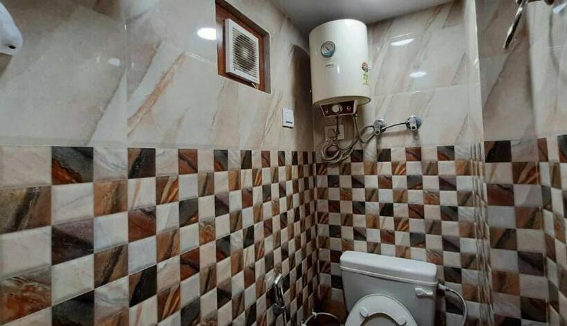 اتاق خانوادگی, Room In Guest Room   Posh S Delhi Foreigners Area, Lajpat Nagar