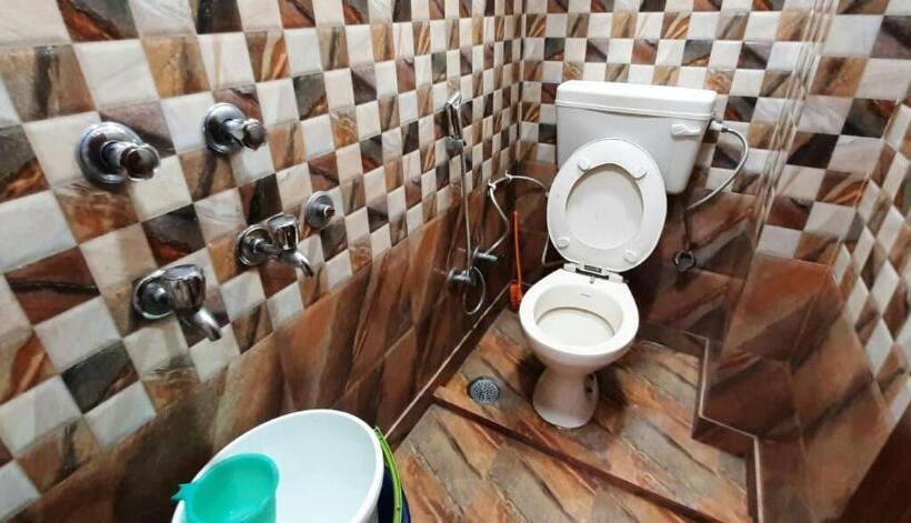 اتاق خانوادگی, Room In Guest Room   Posh S Delhi Foreigners Area, Lajpat Nagar