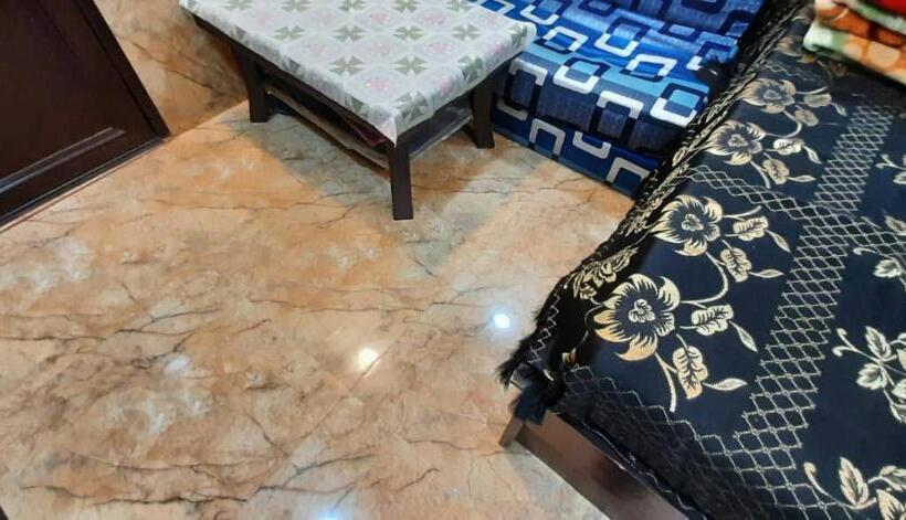 اتاق خانوادگی, Room In Guest Room   Posh S Delhi Foreigners Area, Lajpat Nagar