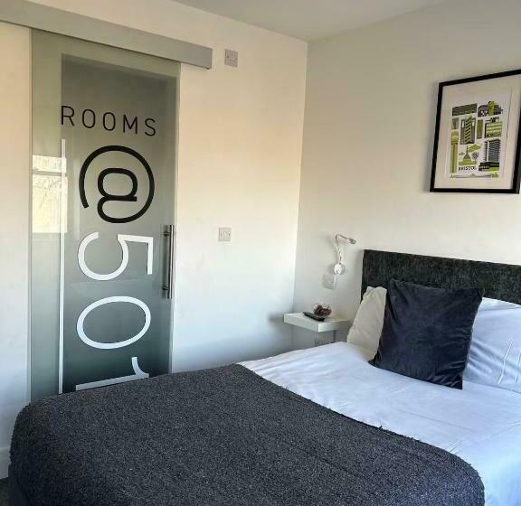 اتاق استاندارد یک نفره, Rooms Kingswood