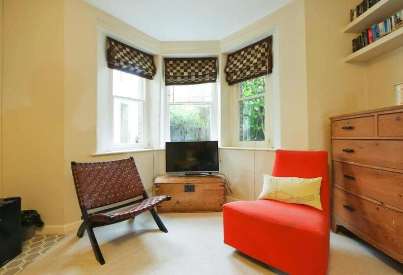 سوییت, Unique & Homely Suite With Own Access