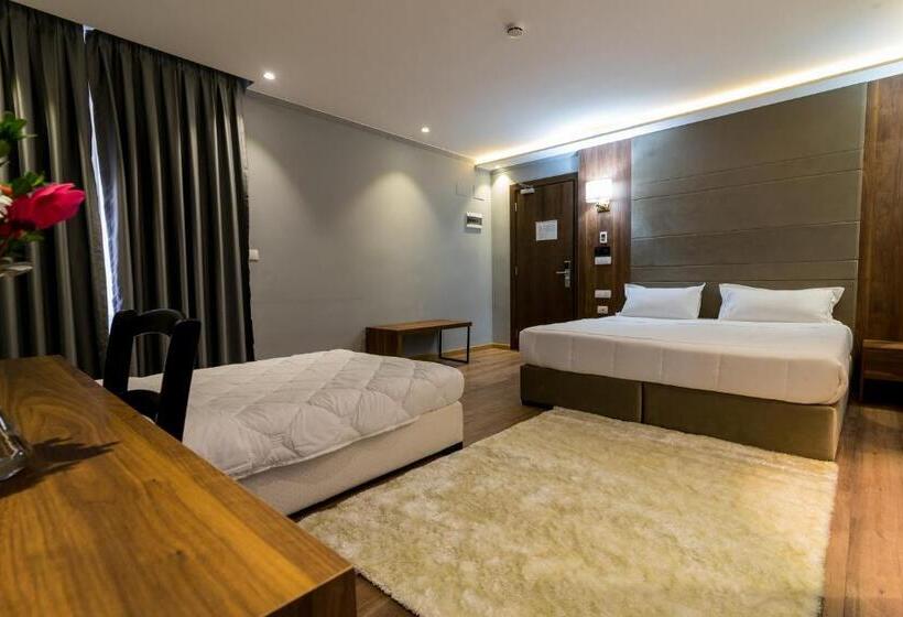 اتاق استاندارد سه نفره, Deluxe & Executive Spa By Rafaelo