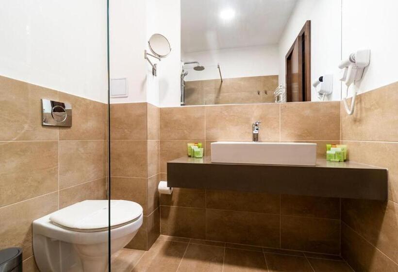 Deluxe room with river view, Izvoare Caciulata