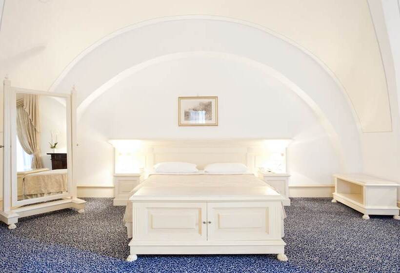套房, Castello Chiola
