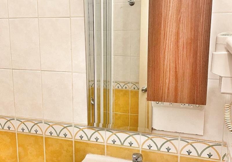 اتاق کلاب, Club Quarters Hotel White House, Washington Dc