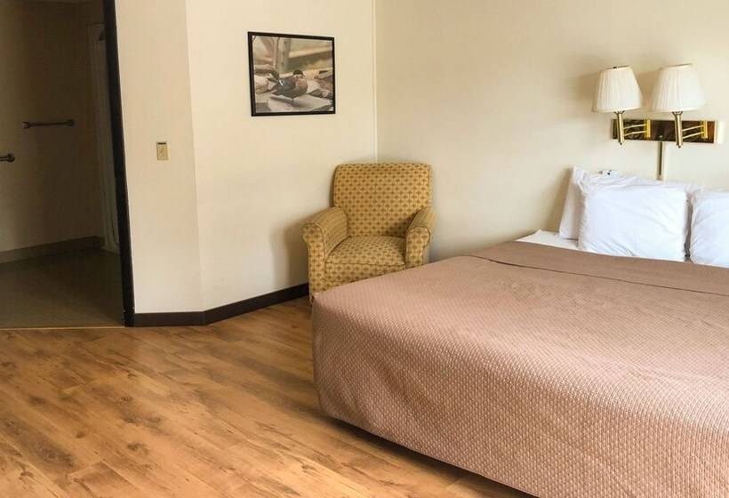 اتاق استاندارد با تخت بزرگ برای معلولان, Colonial Inn Ellsworth
