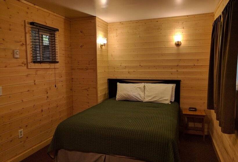 غرفة قياسية مطلة على المتنزه, Emerald Forest Cabins