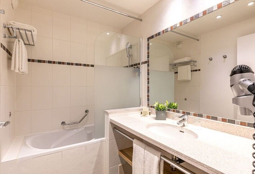 استودیوی لوکس, Fraser Suites Paris La Défense