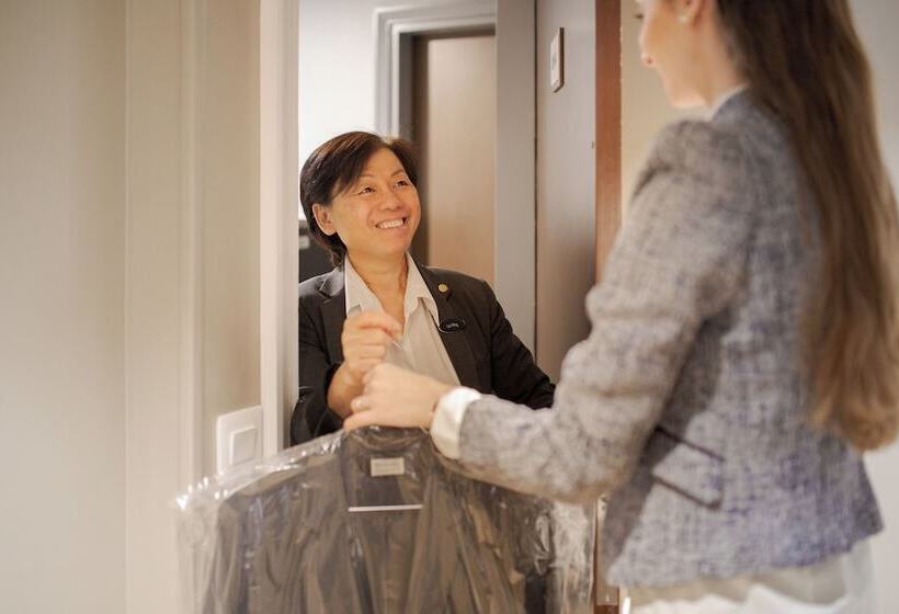 استودیوی لوکس, Fraser Suites Paris La Défense