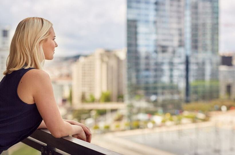 استودیوی لوکس, Fraser Suites Paris La Défense