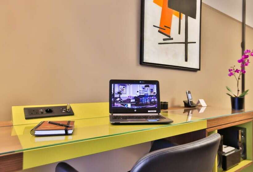 استودیوی لوکس, Fraser Suites Paris La Défense