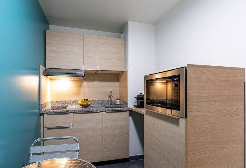 استودیوی لوکس, Fraser Suites Paris La Défense