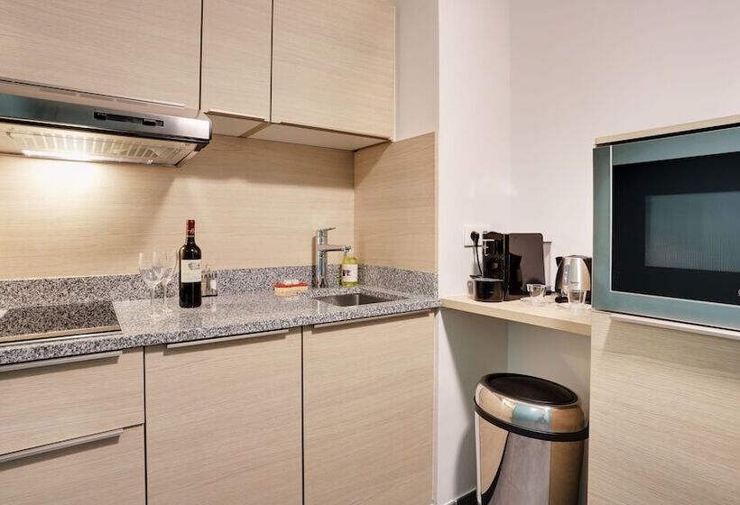 استودیوی لوکس, Fraser Suites Paris La Défense