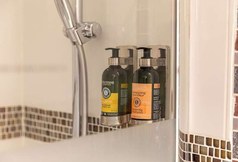 استودیوی لوکس, Fraser Suites Paris La Défense