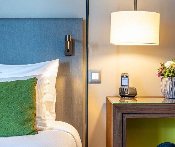 استودیوی لوکس, Fraser Suites Paris La Défense