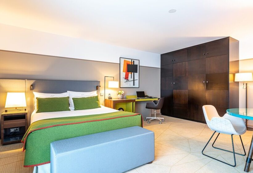 استودیوی لوکس, Fraser Suites Paris La Défense
