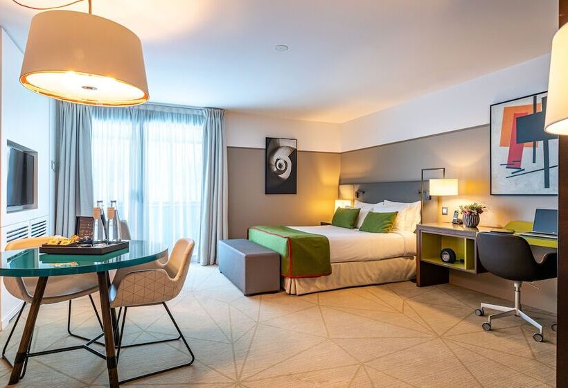 استودیوی لوکس, Fraser Suites Paris La Défense