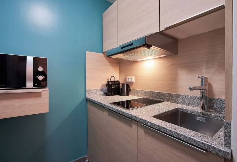 استودیوی لوکس, Fraser Suites Paris La Défense